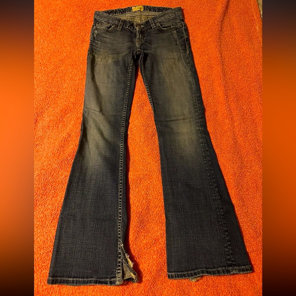 BKE Buckle denim Truly stretch Low Rise Flare jeans Size 26 x 31 1/2 Flare